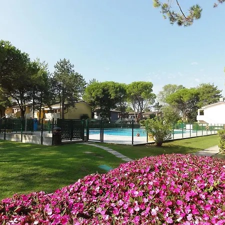 Flat With Pool And Garden דירה