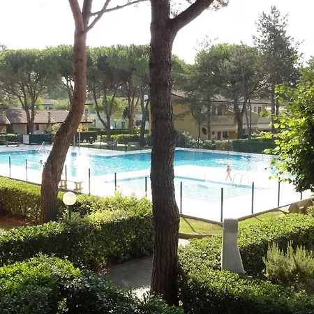 דירה Flat With Pool And Garden ביביונה