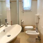 Flat With Pool And Garden דירה *